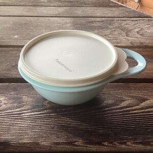 Tupperware Thatsa Bowl in light blue - 2.5 cup capacity